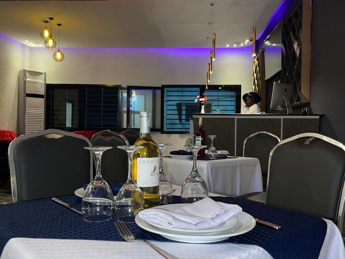 Hotel Vendome Douala Exterior foto